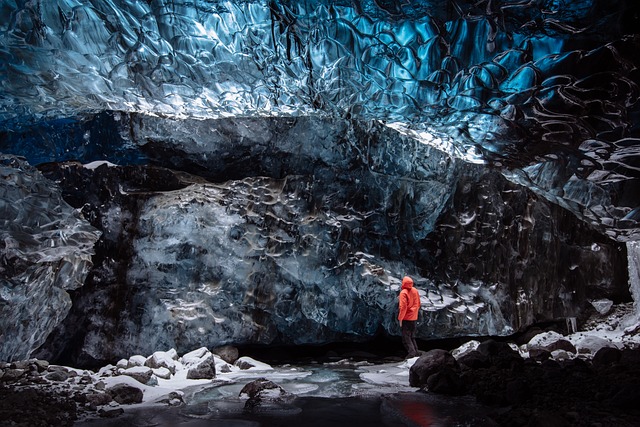 Jenolan Caves Day Tour: